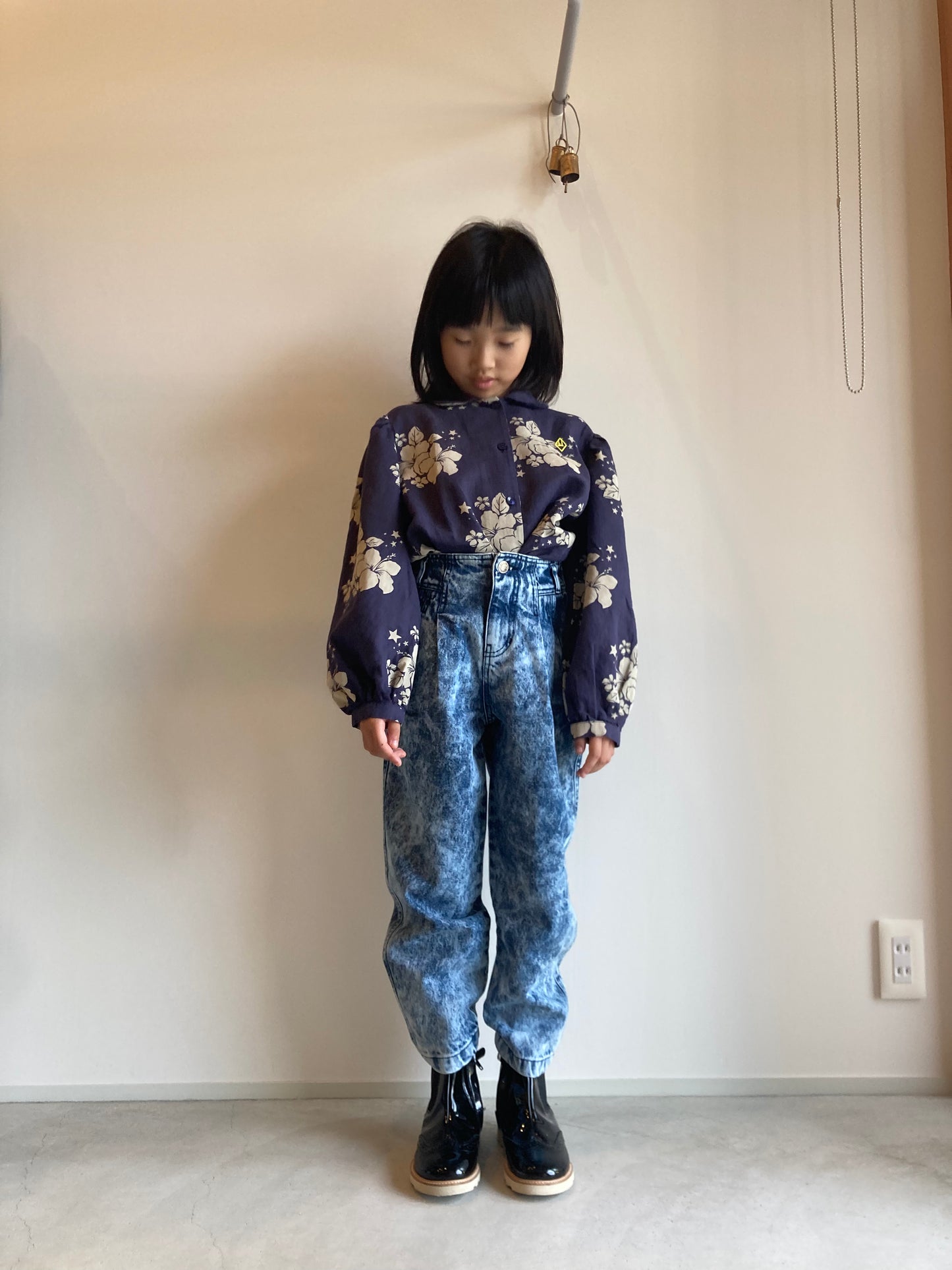 the new society / rene denim pant bleach wash