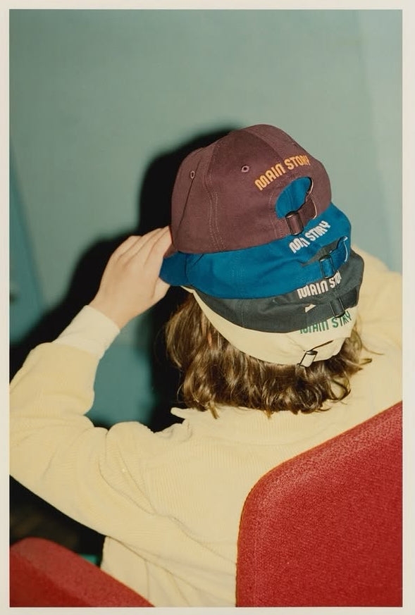 main story / cap / burgundy M/L