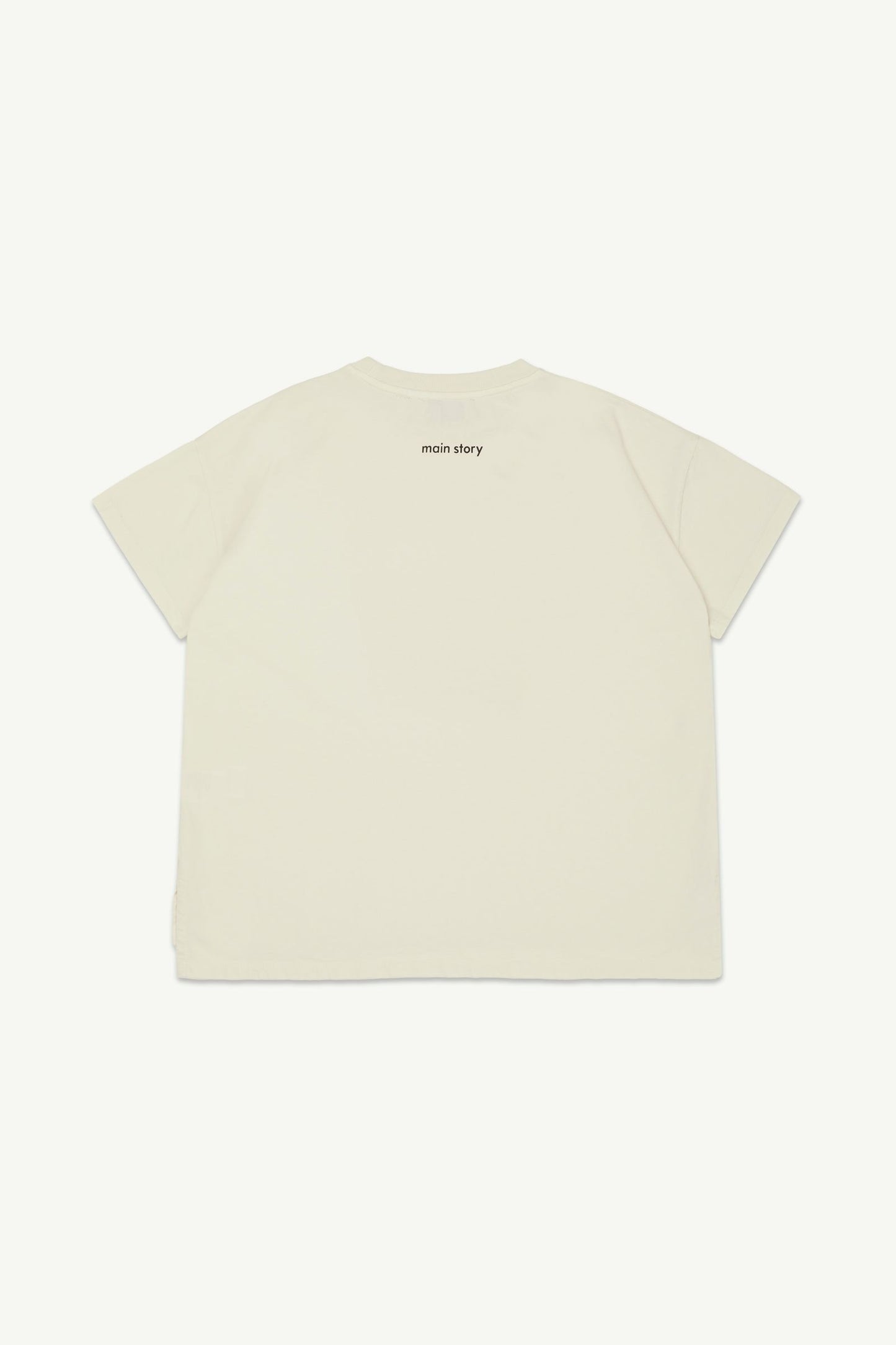 main story / oversized tee