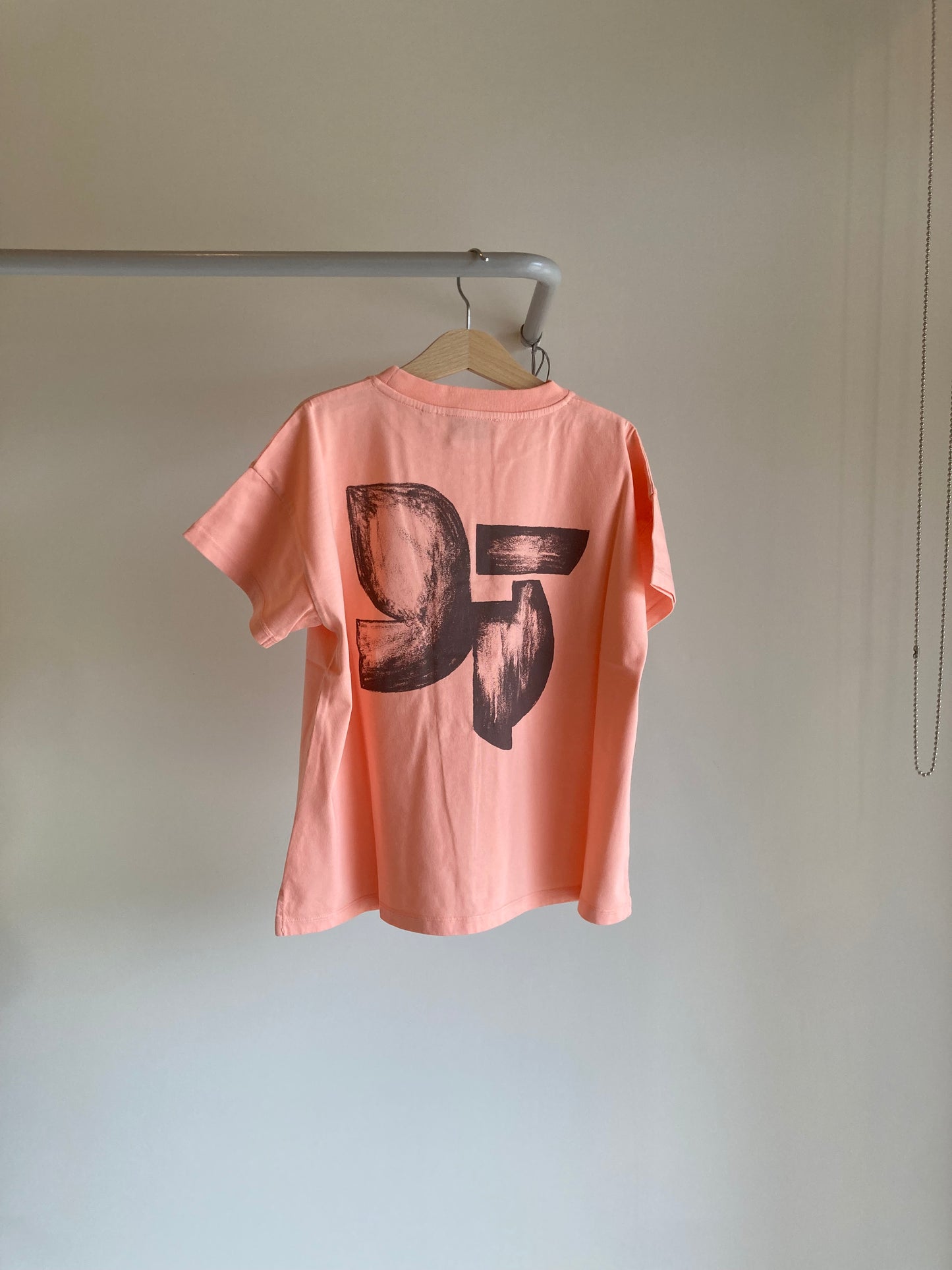 main story / Tee peach bud