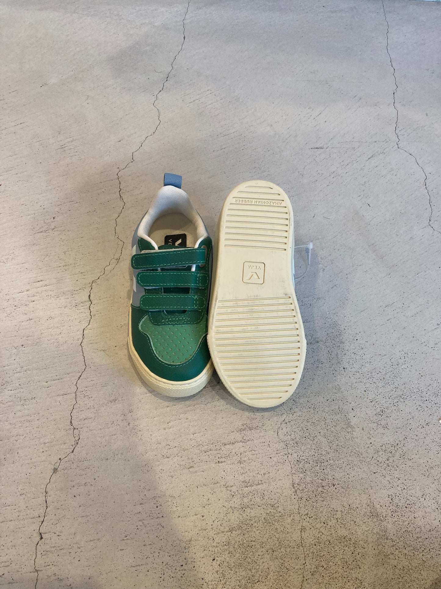 TAO / Soft Blue Veja Sneakers + socks