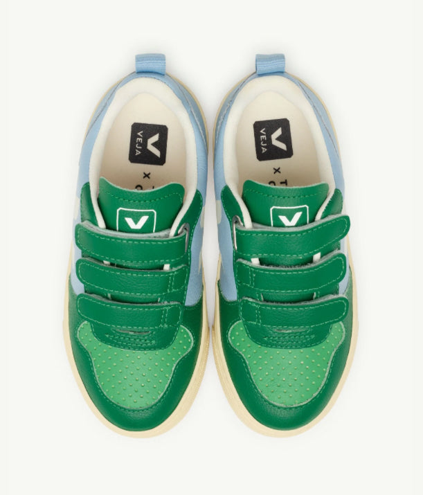 TAO / Soft Blue Veja Sneakers + socks