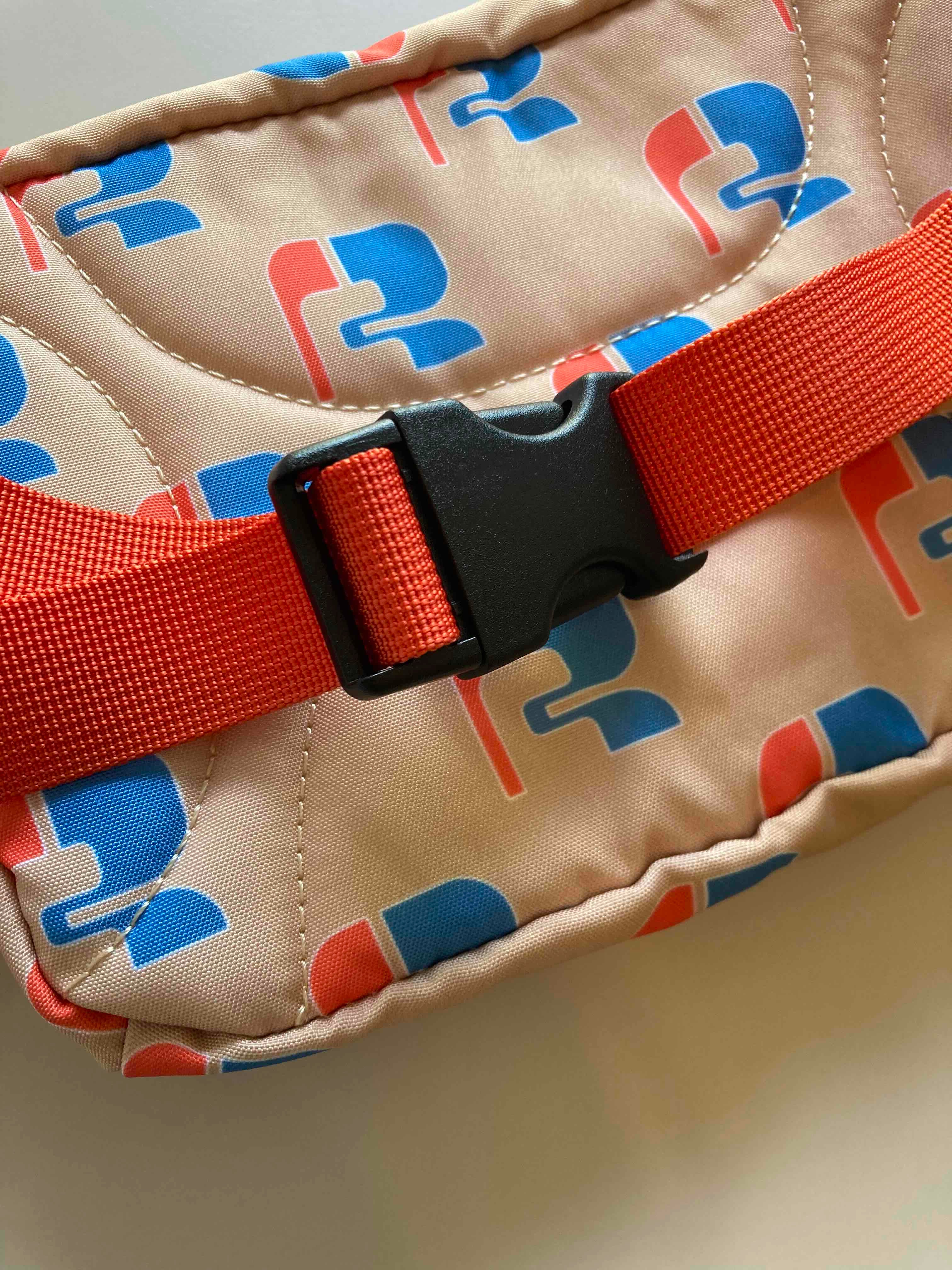 repose ams / fanny pack blue red R